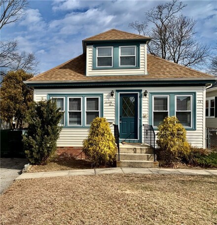 73 Mason Ave, Cranston, RI 02910