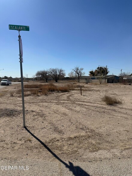 340 Escalante Dr, Socorro, TX 79927
