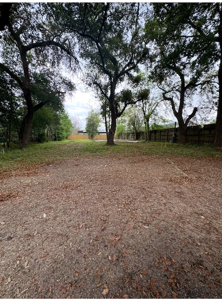6910 Beela Rd, Houston, TX 77048