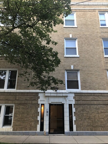 3538 W Ainslie St Unit 3, Chicago, IL 60625