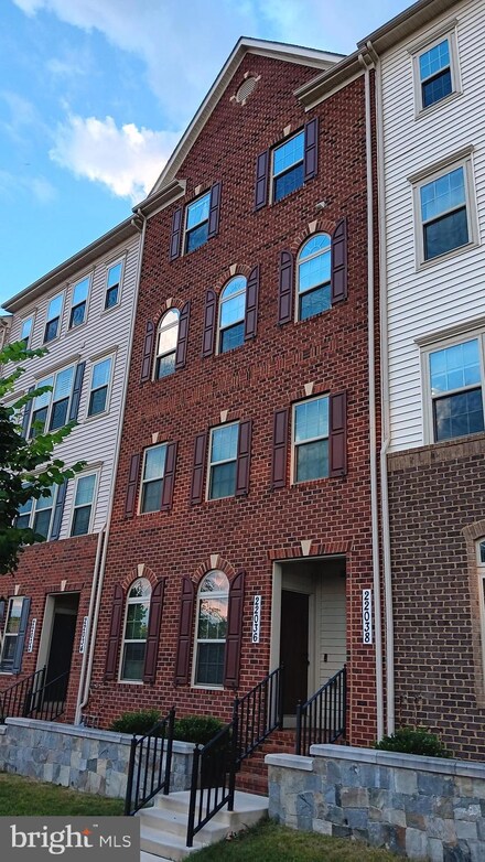 22038 Cabin Branch Ave Unit 407H, Clarksburg, MD 20871