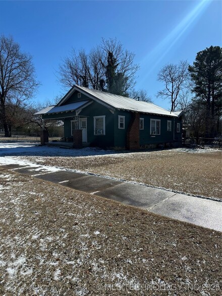 706 E 13th St, Okmulgee, OK 74447