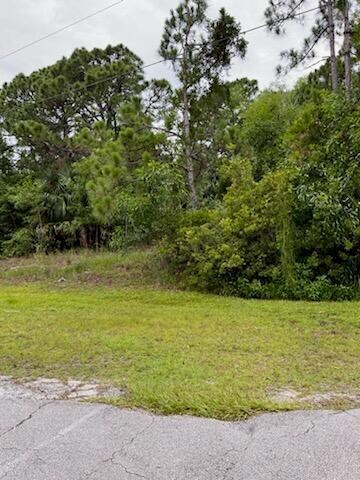 1074 SW Dartmouth Ave, Port St. Lucie, FL 34953