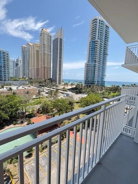 210 174th St Unit 818, Sunny Isles Beach, FL 33160