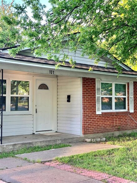 101 W Wanda Dr, Garland, TX 75040