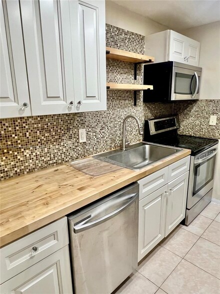 1631 NW 46th Ave Unit 119, Lauderhill, FL 33313