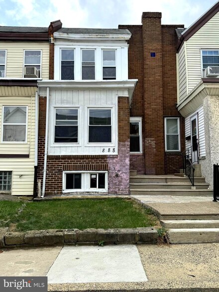 888 Marcella St, Philadelphia, PA 19124