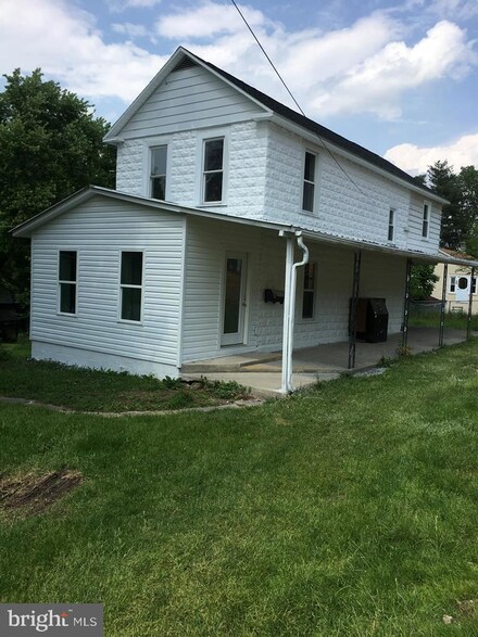 109 S Ridge St, Burnham, PA 17009