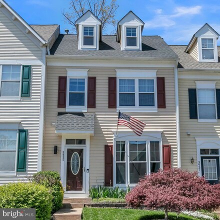 3935 Hartlake St, Woodbridge, VA 22192