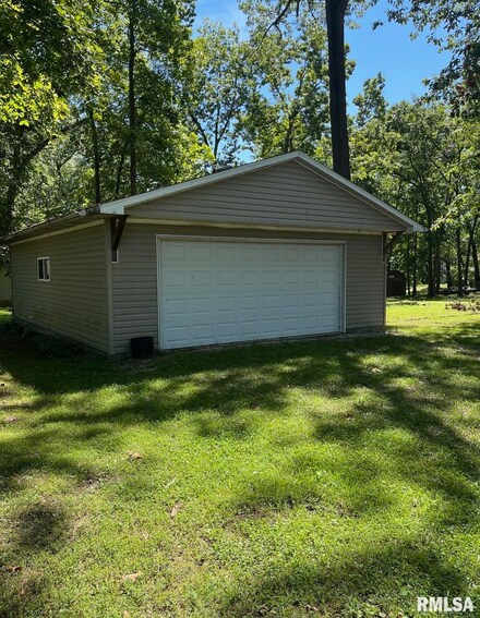 30342 Cedar Ln, Girard, IL 62640