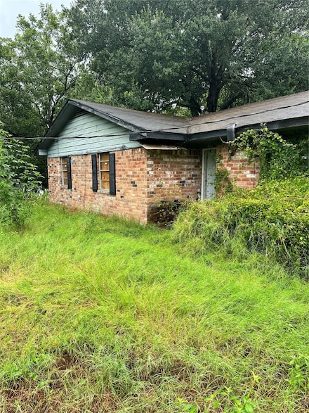 1499 E School Rd, Bellville, TX 77418