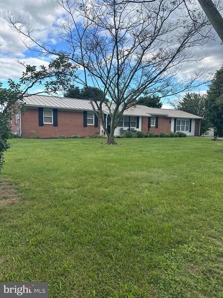 1267 Dominion Rd, Gerrardstown, WV 25420