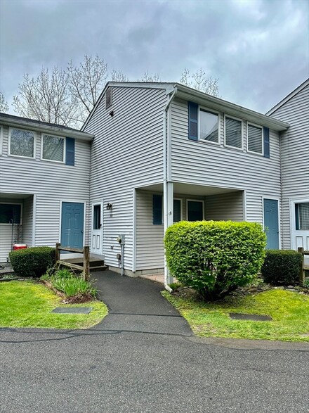 255 Briar Way Unit 255, Greenfield, MA 01301
