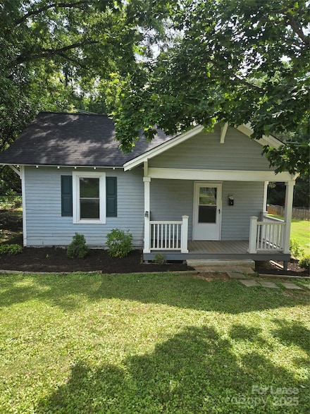1211 N Main St, Lowell, NC 28098
