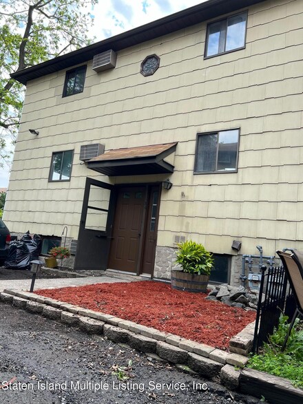 24 Davis Ct Unit 1M, Staten Island, NY 10310