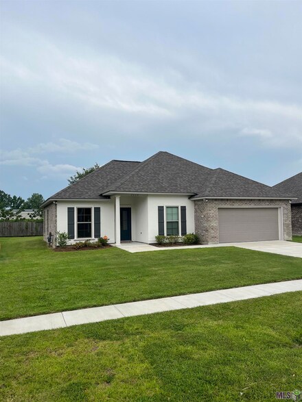 2429 Woodland Ct, Port Allen, LA 70767