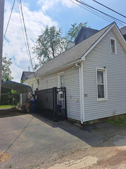 241 E Redbud Alley, Columbus, OH 43206