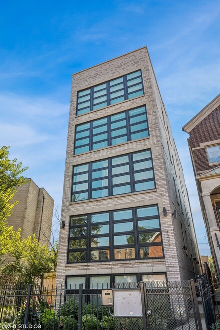 1221 E 46th St Unit 2, Chicago, IL 60653