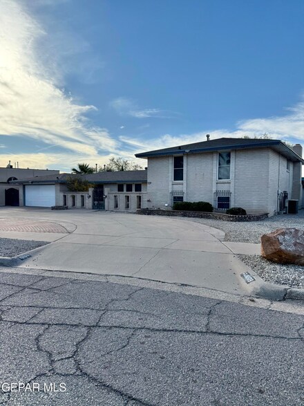 10139 Buckwood Ave, El Paso, TX 79925