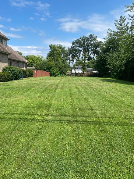 2101 Douglas Ave, Des Plaines, IL 60018