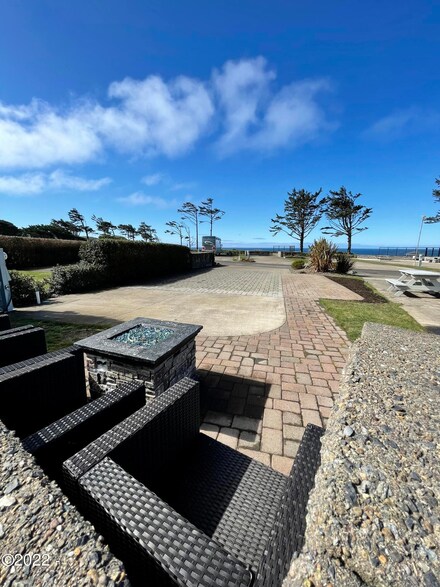 158 N Coast Hwy, Newport, OR 97365