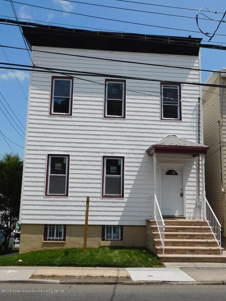881 van Duzer St, Staten Island, NY 10304