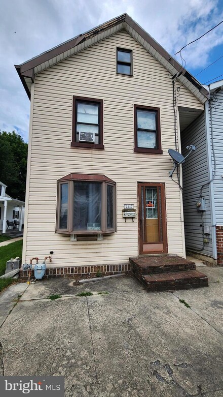 447 E Washington St, Chambersburg, PA 17201