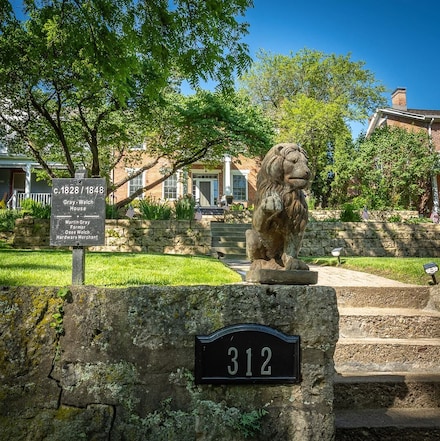 312 Elk St, Galena, IL 61036