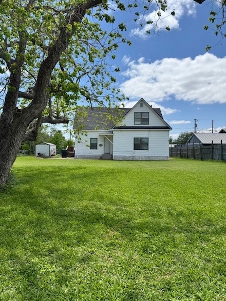 217 Main St, Palacios, TX 77465