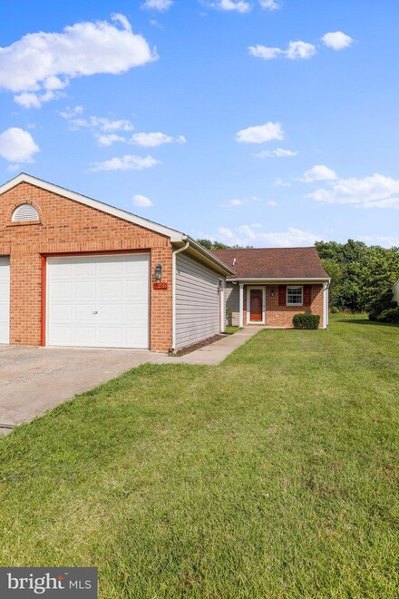1216 Progress Rd, Chambersburg, PA 17201
