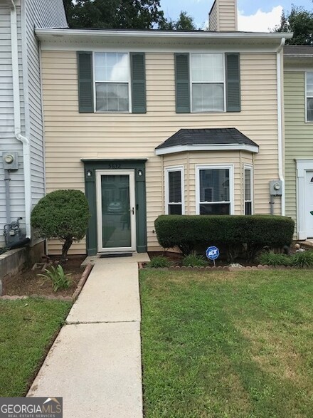 5632 Stonington Trace Pkwy, Stone Mountain, GA 30087