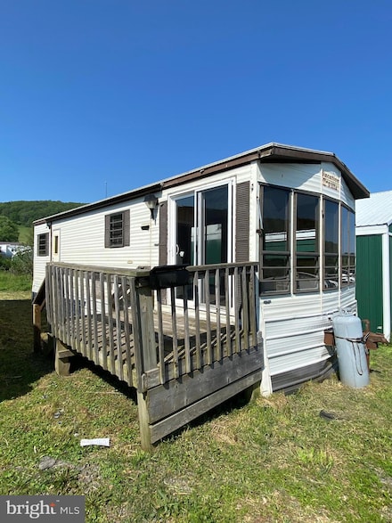 105 4th St, Terra Alta, WV 26764