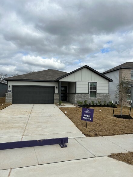 10707 Reveille Acres Dr, Bryan, TX 77801