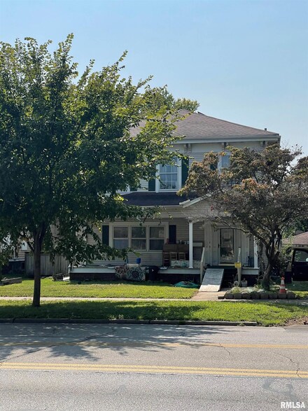 421 W College Ave, Jacksonville, IL 62650