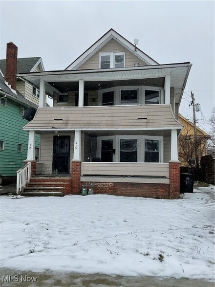 876 Paxton Rd, Cleveland, OH 44108