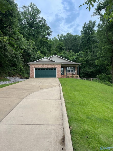 194 Hood Rd, Rainbow City, AL 35906