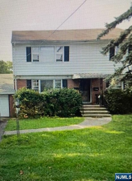 44 Maiden Ln, Bergenfield, NJ 07621