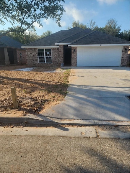 1015 Hooks St, Lacy Lakeview, TX 76705