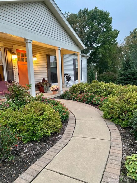 4798 Cottonwood Ln, Chelsea, MI 48118