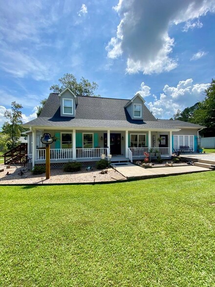 514 Hollaway Cove Rd, Chappells, SC 29037