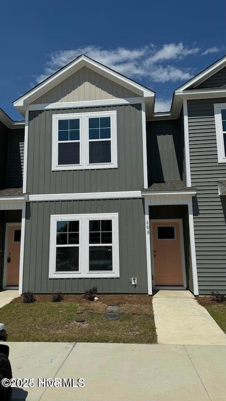 608 Jacks Crossing Dr, Hubert, NC 28539