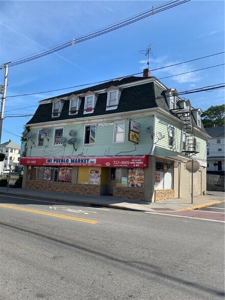 635 Dexter St, Central Falls, RI 02863