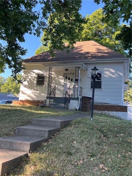 1149 Laramie St, Atchison, KS 66002