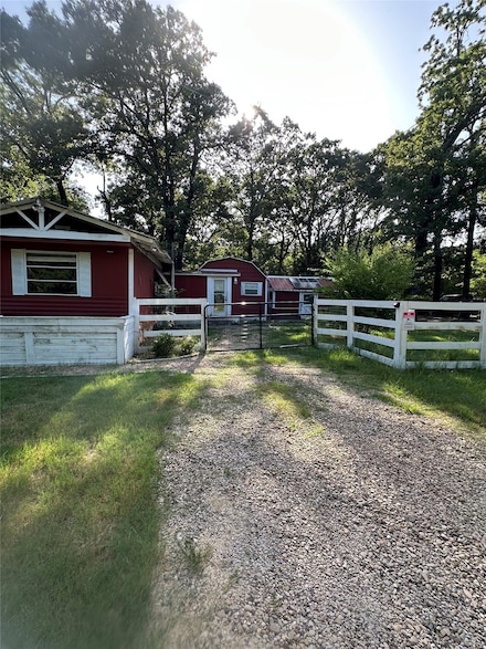227 Cedar Trail Dr, Mabank, TX 75156