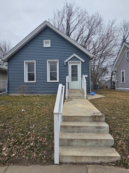 95 Jessamine Ave W, Saint Paul, MN 55117