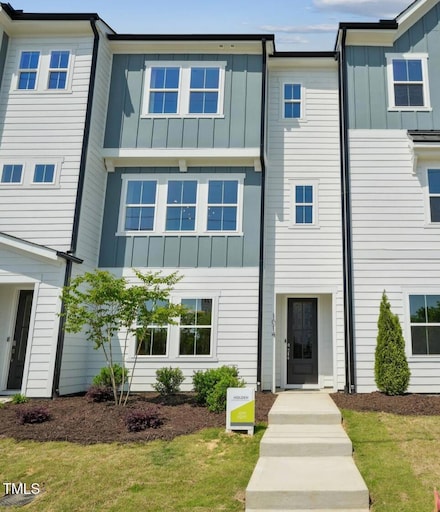 1040 Zelkova Ln, Chapel Hill, NC 27517