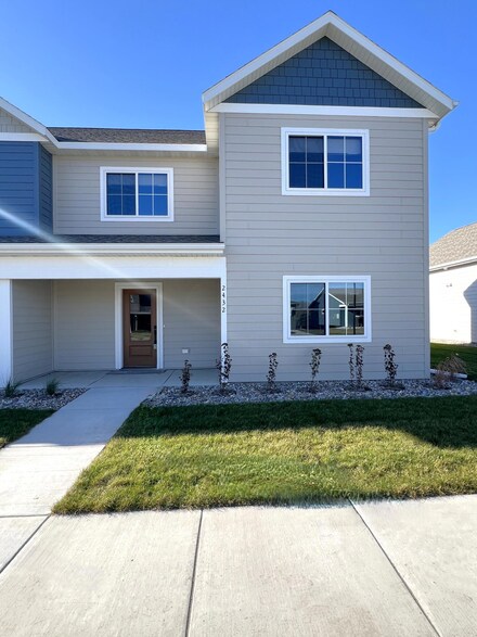 2432 Oak Ln, Brookings, SD 57006