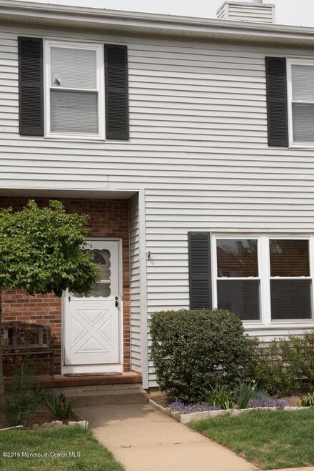 82 Brookview Cir, Jamesburg, NJ 08831