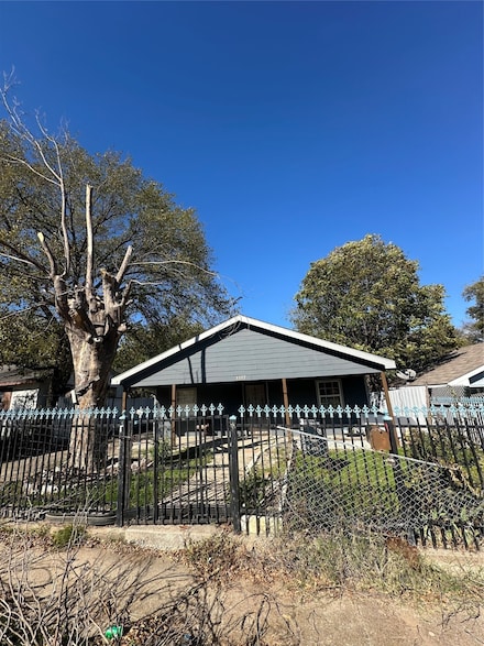 1117 E Harvey Ave, Fort Worth, TX 76104