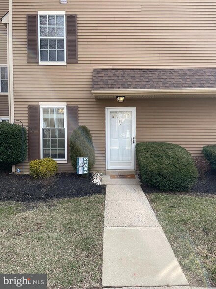 21 Hickory Dr Unit B-9, Horsham, PA 19044